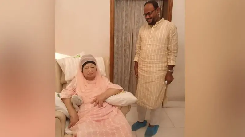 Erotik Latina Jynx Maze uning dosti berdi yaxshi minat, va keyin u qattiq uni becerdin